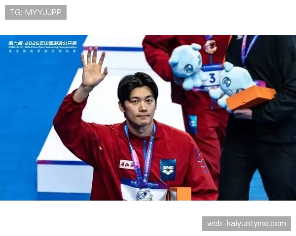 汪顺泳池边买了亲子游乐场？这生活真是普通人想象不到的狂野